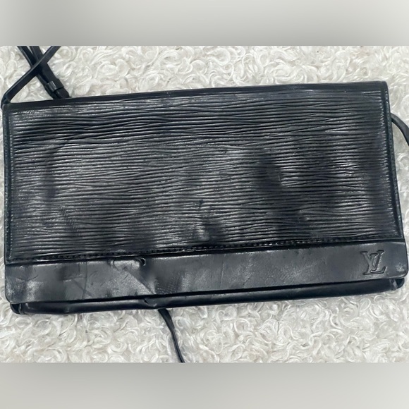 Louis Vuitton Honfleur Handbag Epi Leather - Picture 8 of 16